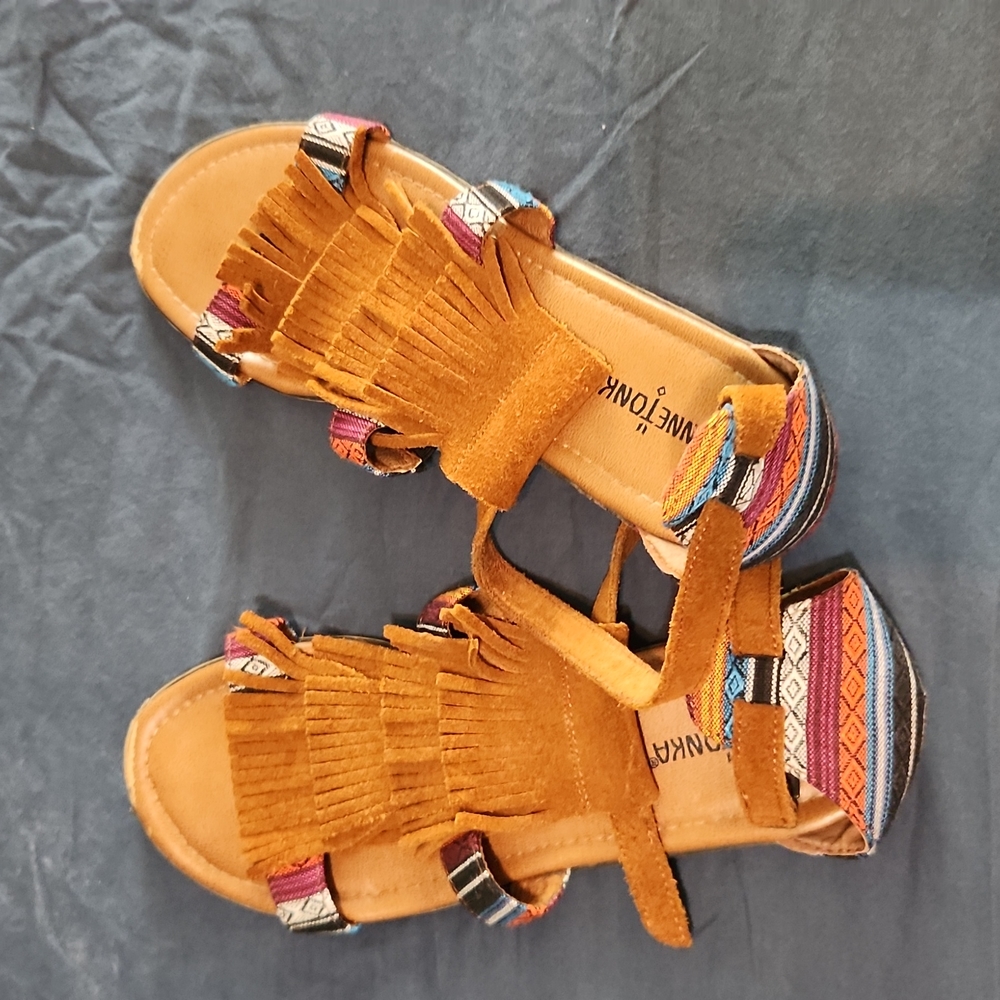 Minnetonka sandals size 11